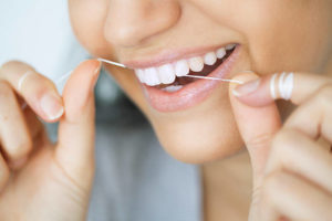 How to Floss Properly: Step-by-Step Guide to Flossing Teeth